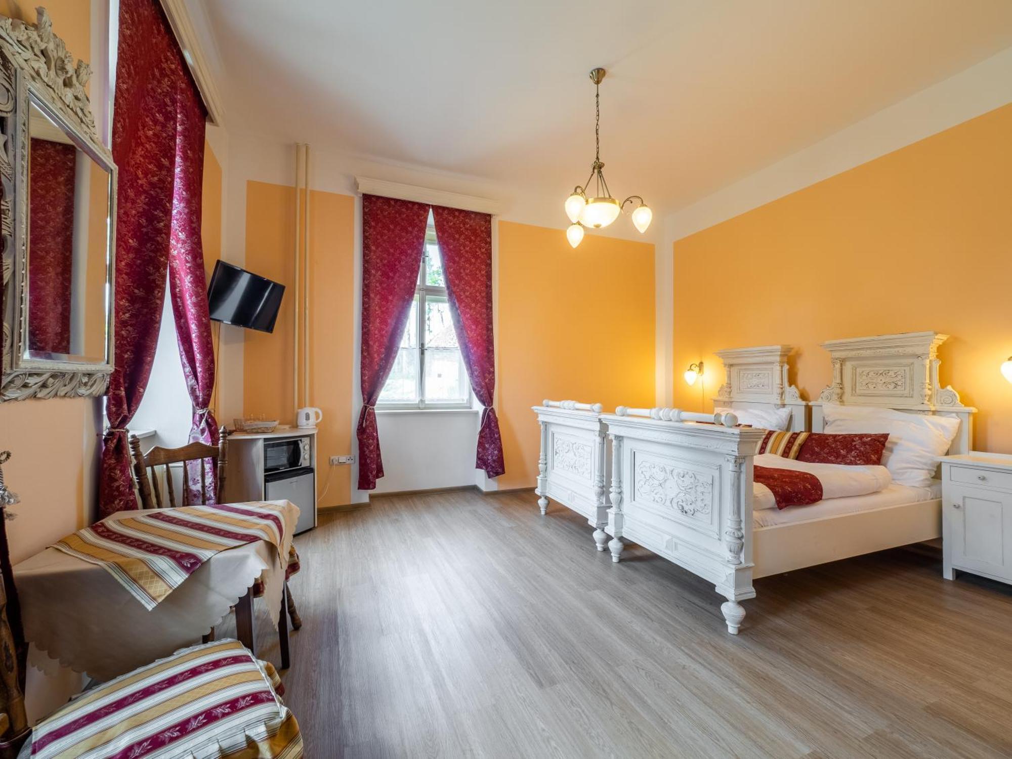 Zamecek Waldsteinovo Zatisi Hotell Svatoslav Exteriör bild